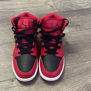 Kids Air Jordan one like new youth size 3 1/2